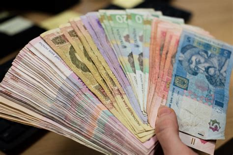 На Украине объявили о базовой помощи в 4500 гривен с условием